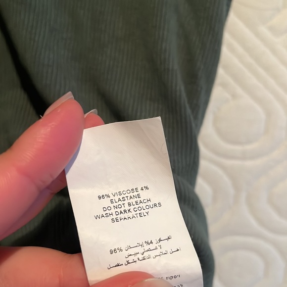 Forest Green Ribbed Crop Tank - Picture 3 of 3